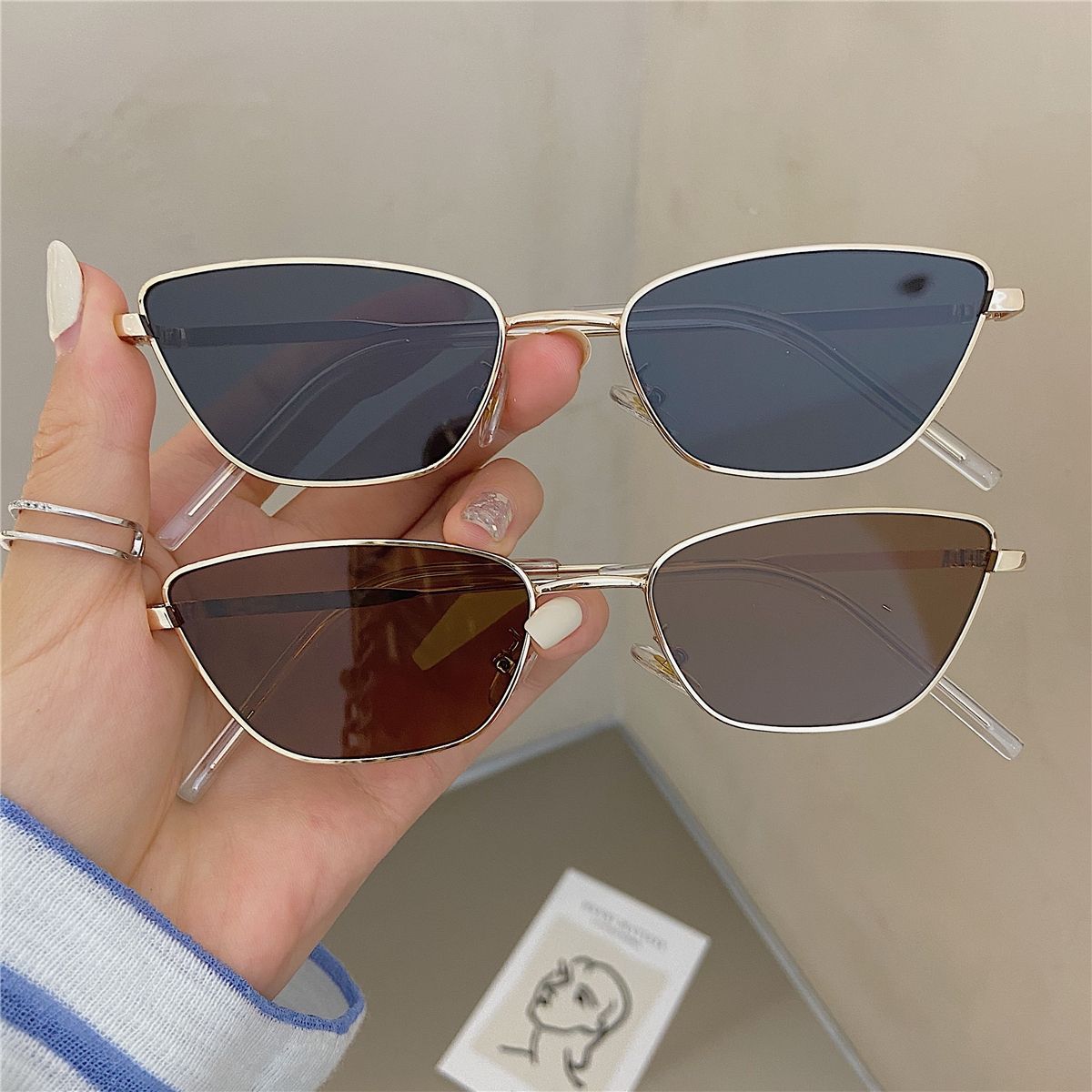 Women Fashion Glasses - Óculos de Sol Metálicos em Forma